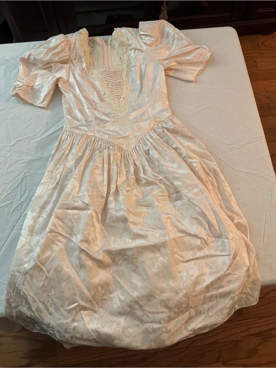 Scott McClintock Dresses & Skirts - ****** Scott McClintock Cream Satin Lace-Trim formal prom Dress ******